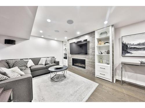 435 The Thicket, Mississauga, ON - Indoor Photo Showing Living Room With Fireplace