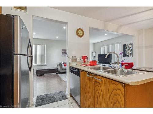 36 Chicory Crescent, St. Catharines, ON - Indoor Photo Showing Kitchen With Double Sink