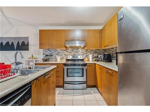 36 Chicory Crescent, St. Catharines, ON - Indoor Photo Showing Kitchen With Double Sink