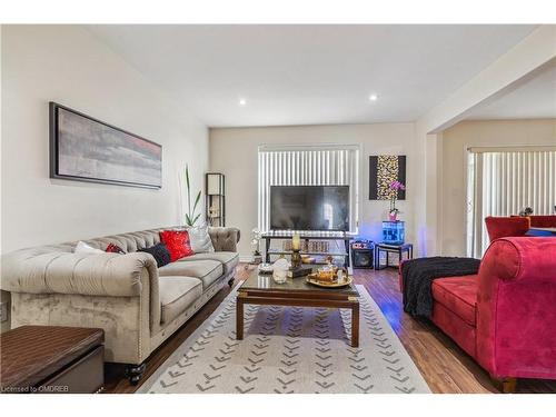 36 Chicory Crescent, St. Catharines, ON - Indoor Photo Showing Living Room