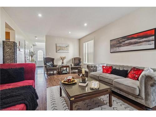 36 Chicory Crescent, St. Catharines, ON - Indoor Photo Showing Living Room