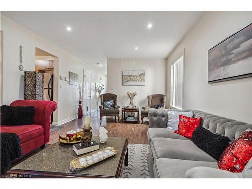 36 Chicory Crescent, St. Catharines, ON - Indoor Photo Showing Living Room