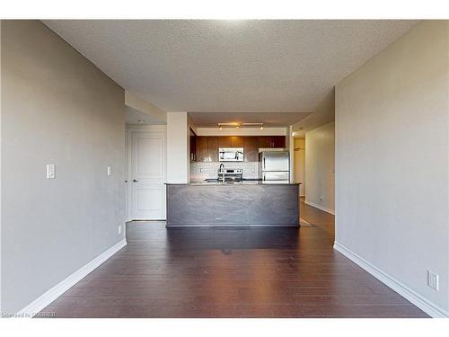 709-1940 Ironstone Drive, Burlington, ON - Indoor Photo Showing Kitchen