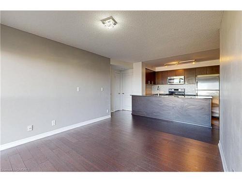 709-1940 Ironstone Drive, Burlington, ON - Indoor Photo Showing Kitchen