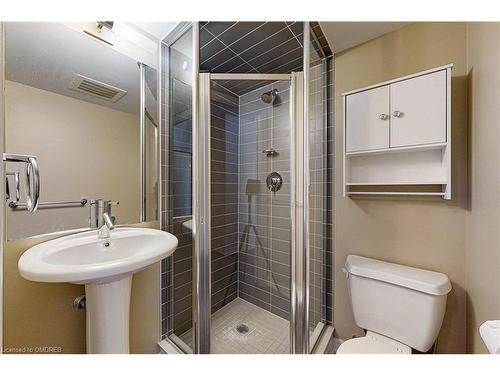 709-1940 Ironstone Drive, Burlington, ON - Indoor Photo Showing Bathroom