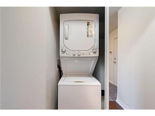 709-1940 Ironstone Drive, Burlington, ON - Indoor Photo Showing Laundry Room