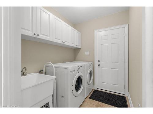 356 Nautical Boulevard, Oakville, ON - Indoor Photo Showing Laundry Room