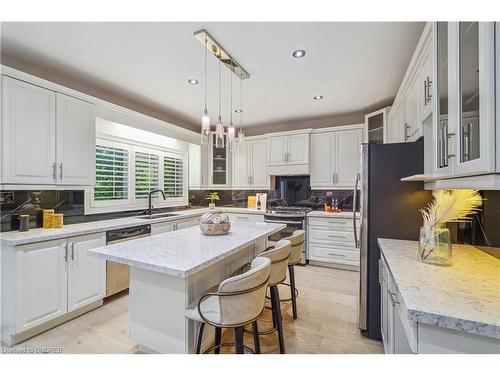 6886 Campbell Settler Court, Mississauga, ON - Indoor Photo Showing Kitchen