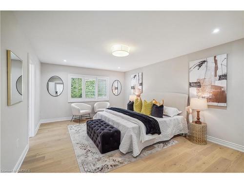 6886 Campbell Settler Court, Mississauga, ON - Indoor Photo Showing Bedroom