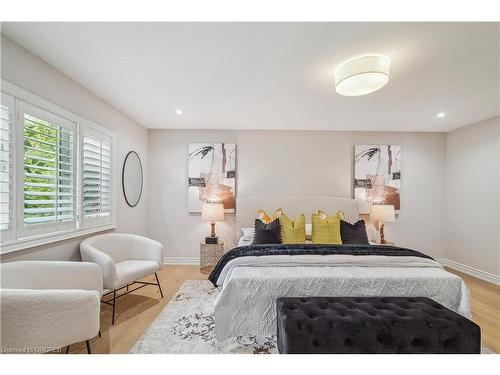 6886 Campbell Settler Court, Mississauga, ON - Indoor Photo Showing Bedroom