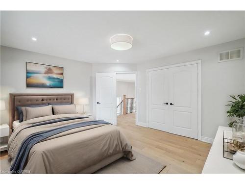 6886 Campbell Settler Court, Mississauga, ON - Indoor Photo Showing Bedroom