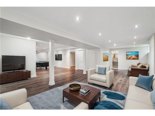 6886 Campbell Settler Court, Mississauga, ON - Indoor Photo Showing Living Room