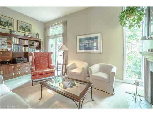 48-1250 Marlborough Court, Oakville, ON - Indoor Photo Showing Living Room