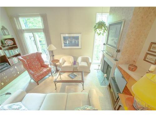 48-1250 Marlborough Court, Oakville, ON - Indoor Photo Showing Living Room