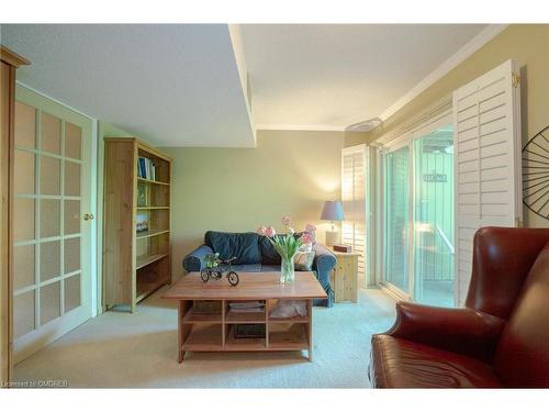 48-1250 Marlborough Court, Oakville, ON - Indoor Photo Showing Living Room