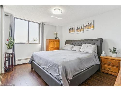 407-2556 Argyle Road, Mississauga, ON - Indoor Photo Showing Bedroom