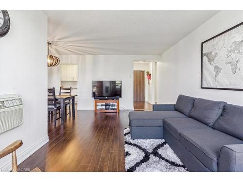 407-2556 Argyle Road, Mississauga, ON - Indoor Photo Showing Living Room