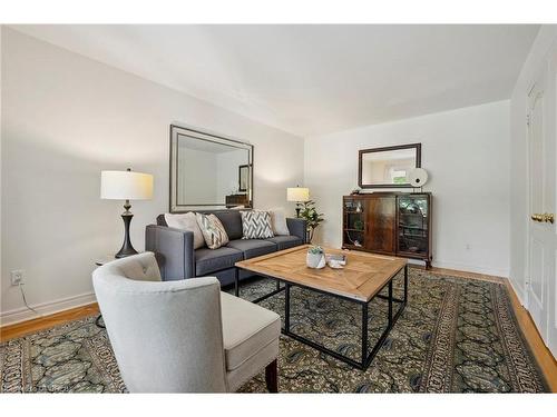 179 Romain Crescent, Oakville, ON - Indoor Photo Showing Living Room