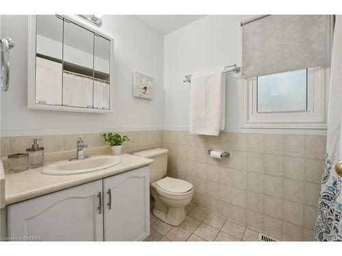 179 Romain Crescent, Oakville, ON - Indoor Photo Showing Bathroom