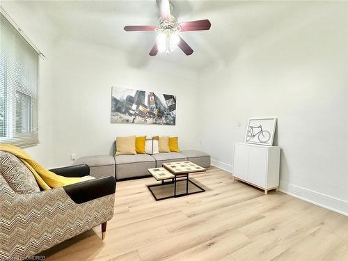 216 Hatt Street, Dundas, ON - Indoor Photo Showing Living Room