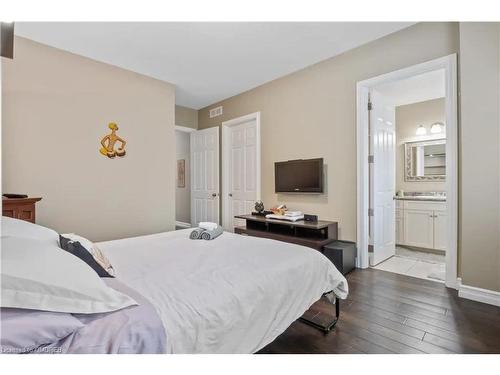 187 Beach Boulevard, Hamilton, ON - Indoor Photo Showing Bedroom