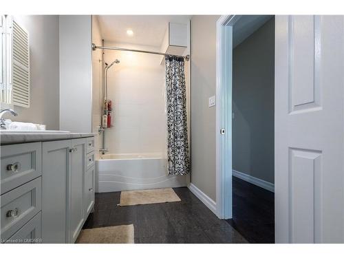 187 Beach Boulevard, Hamilton, ON - Indoor Photo Showing Bathroom