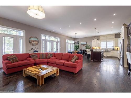 187 Beach Boulevard, Hamilton, ON - Indoor Photo Showing Living Room