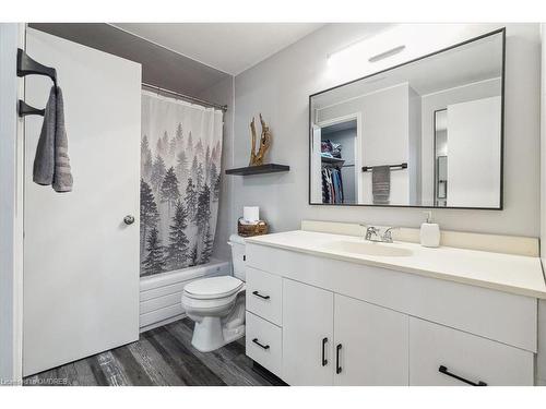 1317 Jalna Boulevard, London, ON - Indoor Photo Showing Bathroom