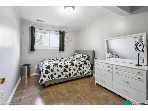 1317 Jalna Boulevard, London, ON - Indoor Photo Showing Bedroom