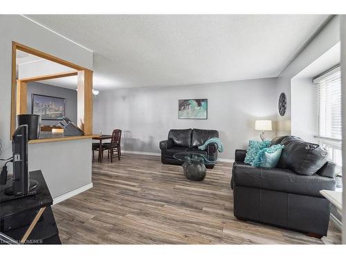 1317 Jalna Boulevard, London, ON - Indoor Photo Showing Living Room