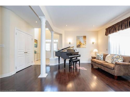 3396 Liptay Avenue, Oakville, ON - Indoor Photo Showing Living Room