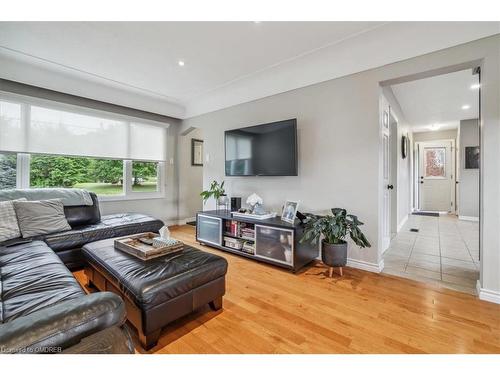 68 Wyngate Avenue, Stoney Creek, ON - Indoor Photo Showing Living Room