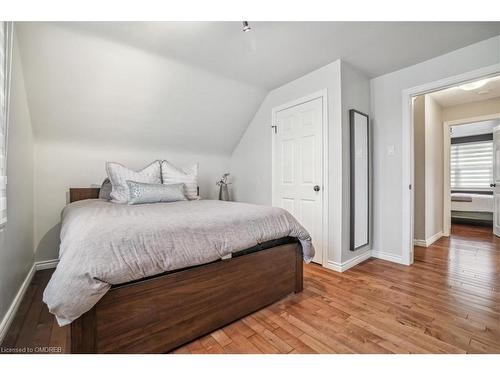 68 Wyngate Avenue, Stoney Creek, ON - Indoor Photo Showing Bedroom