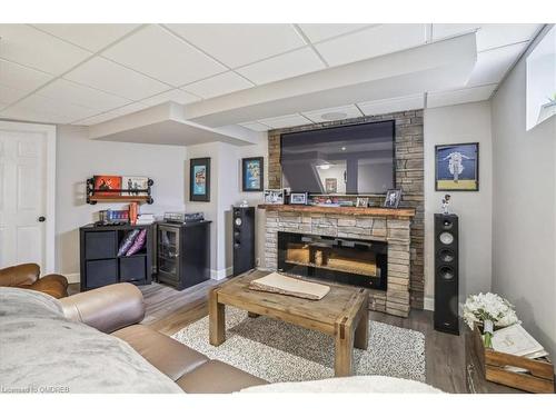 68 Wyngate Avenue, Stoney Creek, ON - Indoor Photo Showing Living Room With Fireplace