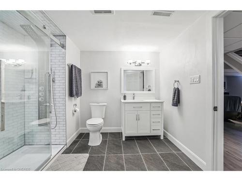 68 Wyngate Avenue, Stoney Creek, ON - Indoor Photo Showing Bathroom