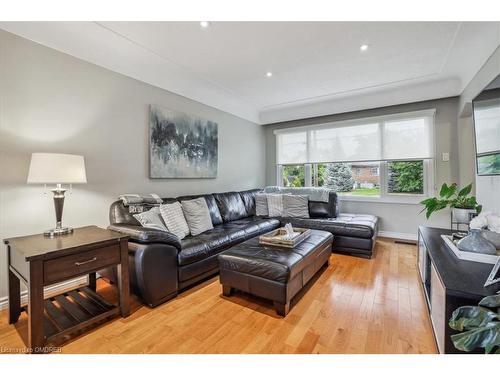 68 Wyngate Avenue, Stoney Creek, ON - Indoor Photo Showing Living Room