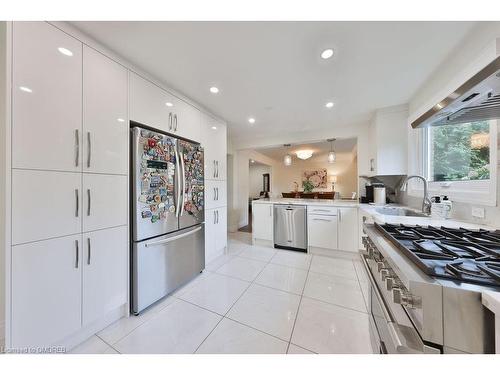 27 Arkendo Drive, Oakville, ON - Indoor Photo Showing Kitchen With Upgraded Kitchen