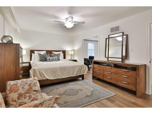 27 Arkendo Drive, Oakville, ON - Indoor Photo Showing Bedroom