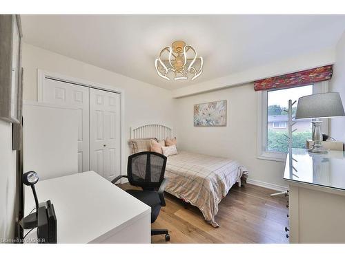 27 Arkendo Drive, Oakville, ON - Indoor Photo Showing Bedroom