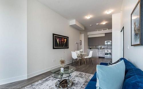 524E-2908 Highway 7, Concord, ON - Indoor Photo Showing Living Room