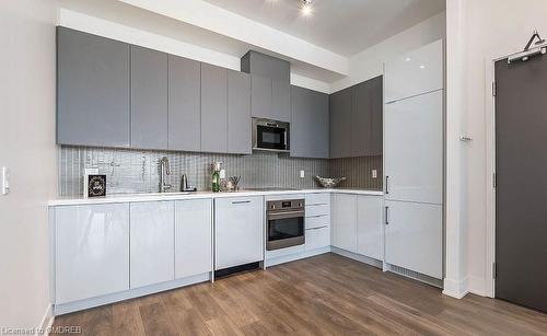 524E-2908 Highway 7, Concord, ON - Indoor Photo Showing Kitchen