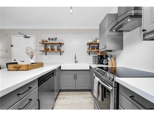 314-1451 Walker'S Line, Burlington, ON - Indoor Photo Showing Kitchen