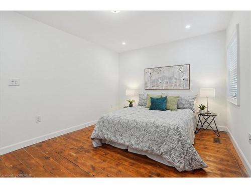 76 Macaulay Street W, Hamilton, ON - Indoor Photo Showing Bedroom