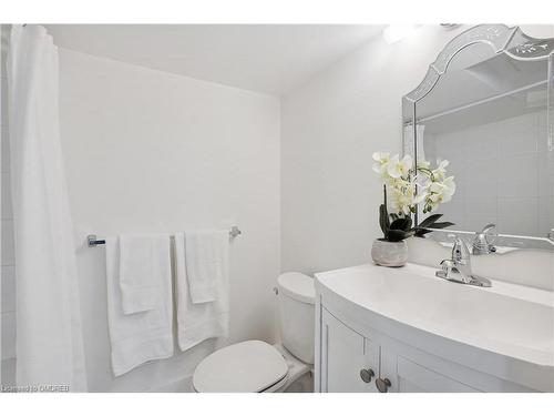 76 Macaulay Street W, Hamilton, ON - Indoor Photo Showing Bathroom