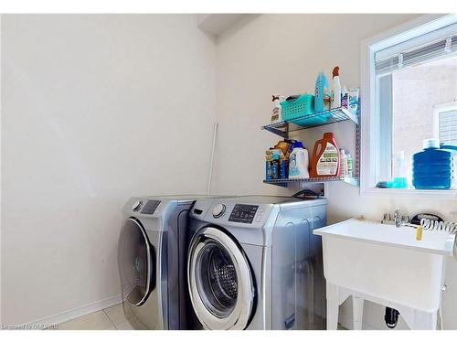 33 Evergreen Lane, Haldimand, ON - Indoor Photo Showing Laundry Room