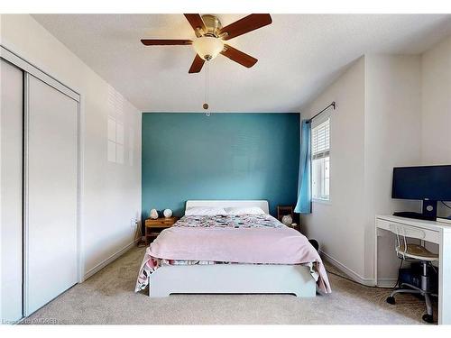 33 Evergreen Lane, Haldimand, ON - Indoor Photo Showing Bedroom