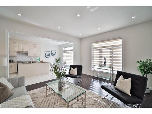 18 Valleybrook Drive, Kitchener, ON - Indoor Photo Showing Living Room