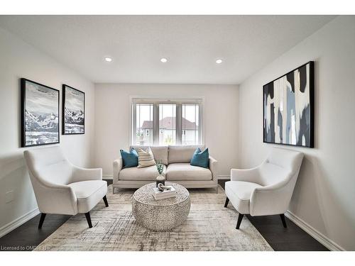 18 Valleybrook Drive, Kitchener, ON - Indoor Photo Showing Living Room