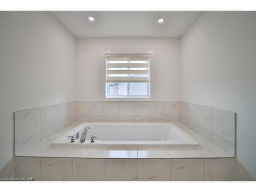 18 Valleybrook Drive, Kitchener, ON - Indoor Photo Showing Bathroom