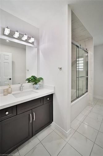 18 Valleybrook Drive, Kitchener, ON - Indoor Photo Showing Bathroom